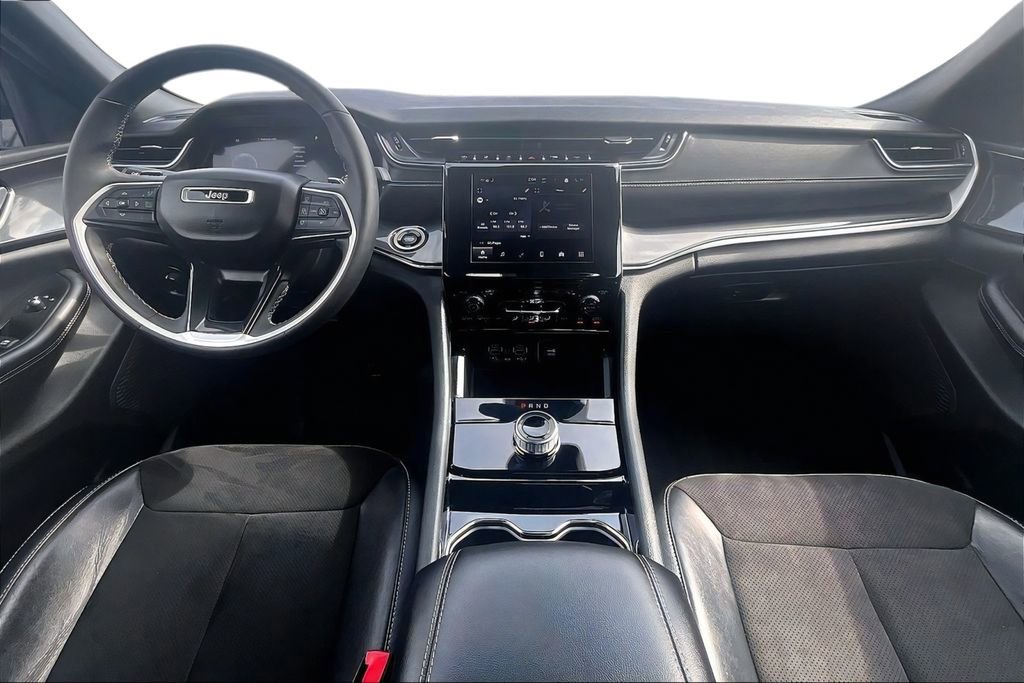 Used 2023 Jeep Grand Cherokee Altitude image 16