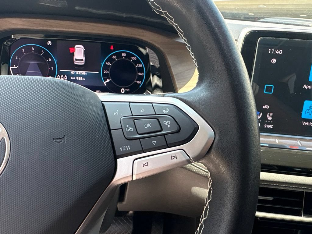 Used 2025 Volkswagen Atlas SE w/ Panoramic Sunroof Package FWD image 23