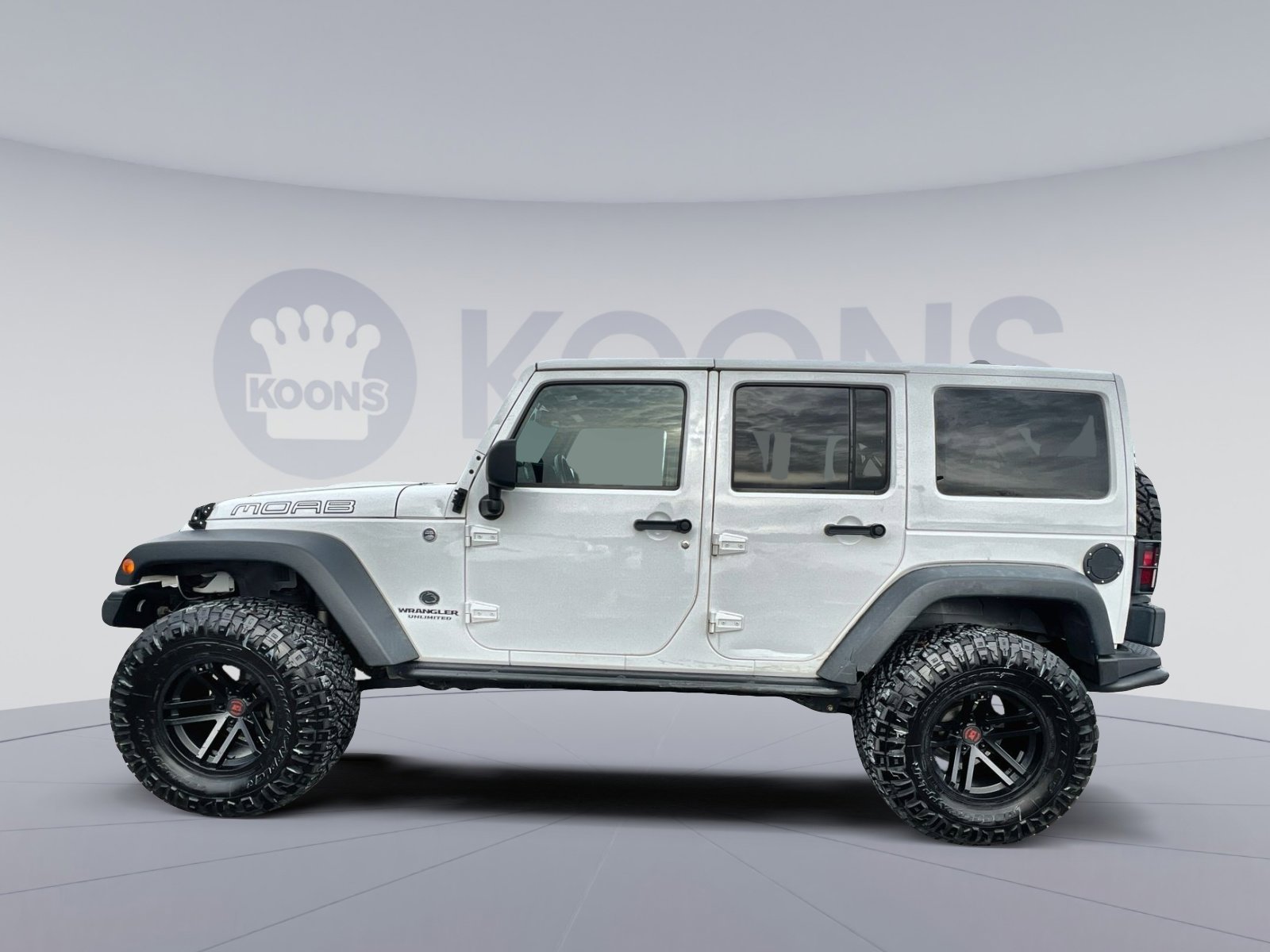 Used 2013 Jeep Wrangler Unlimited Sahara image 2