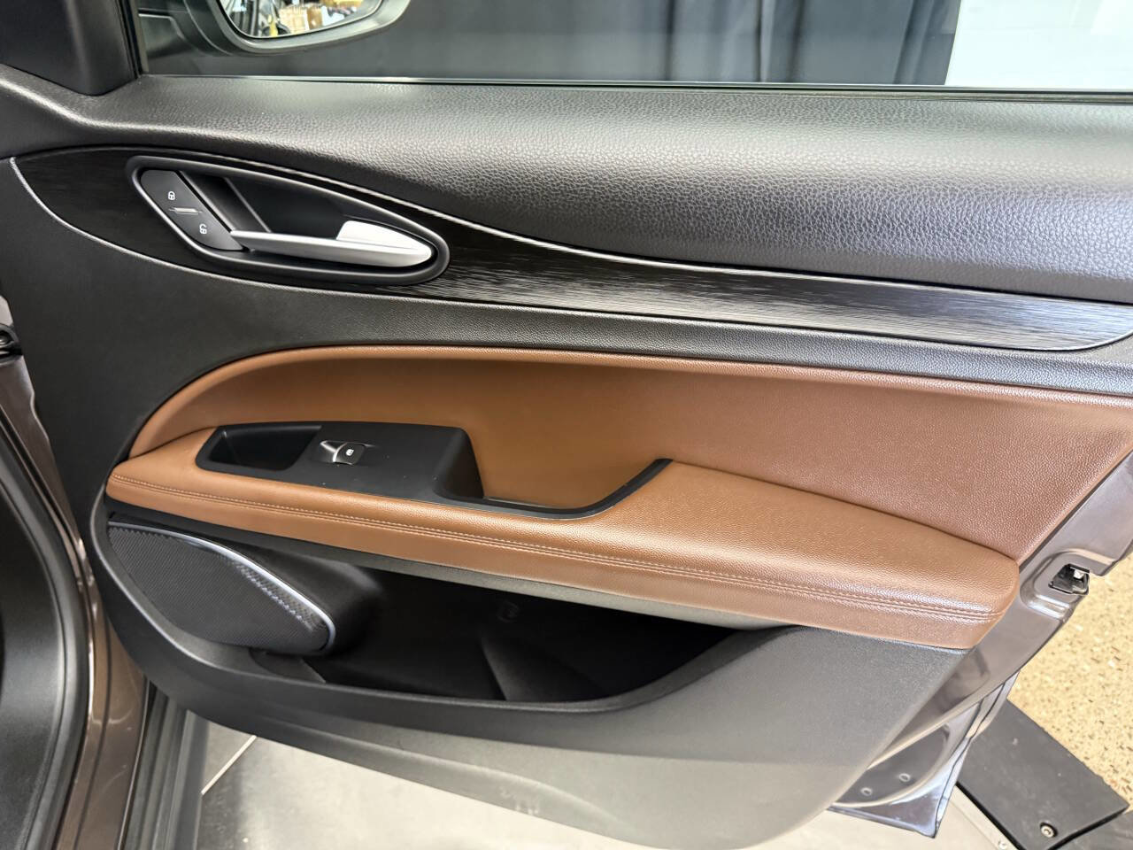 Used 2018 Alfa Romeo Stelvio AWD image 26