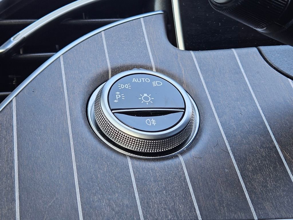 Used 2025 Mercedes-Benz E 350 4MATIC Sedan image 19