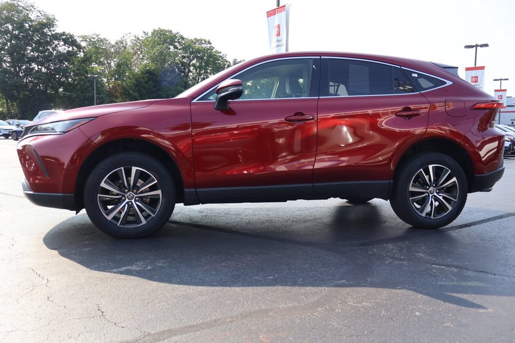 Certified 2022 Toyota Venza LE AWD/4WD image 3
