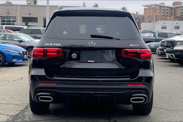 Used 2026 Mercedes-Benz GLB 250 4MATIC image 3