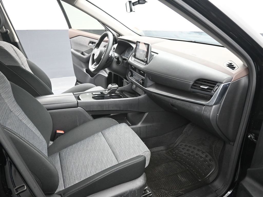 Used 2023 Nissan Rogue SV image 16