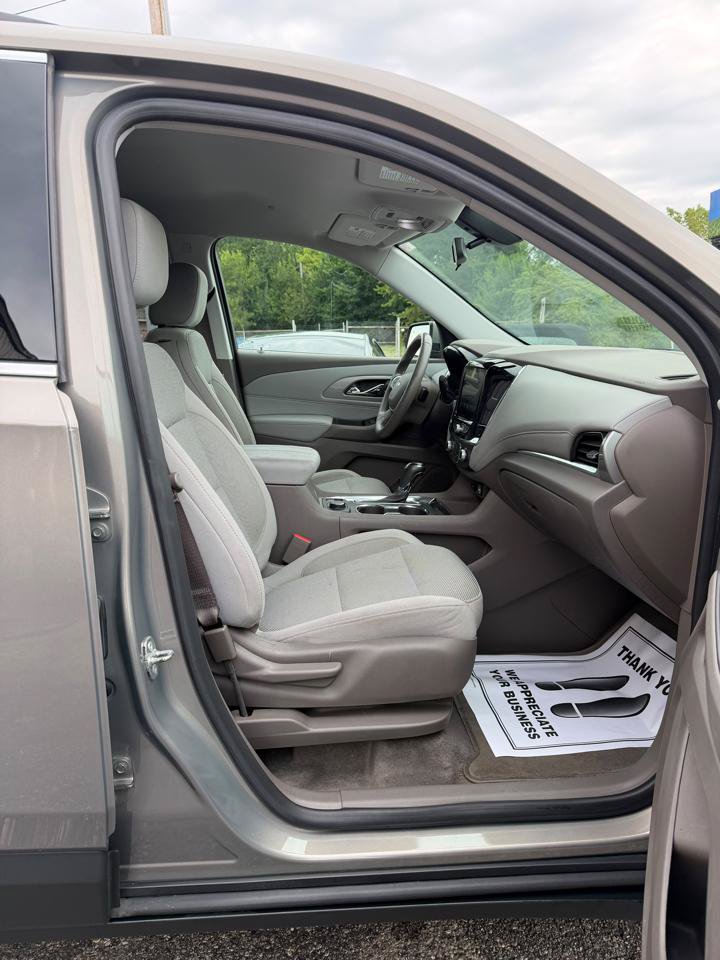 Used 2018 Chevrolet Traverse LT FWD image 19