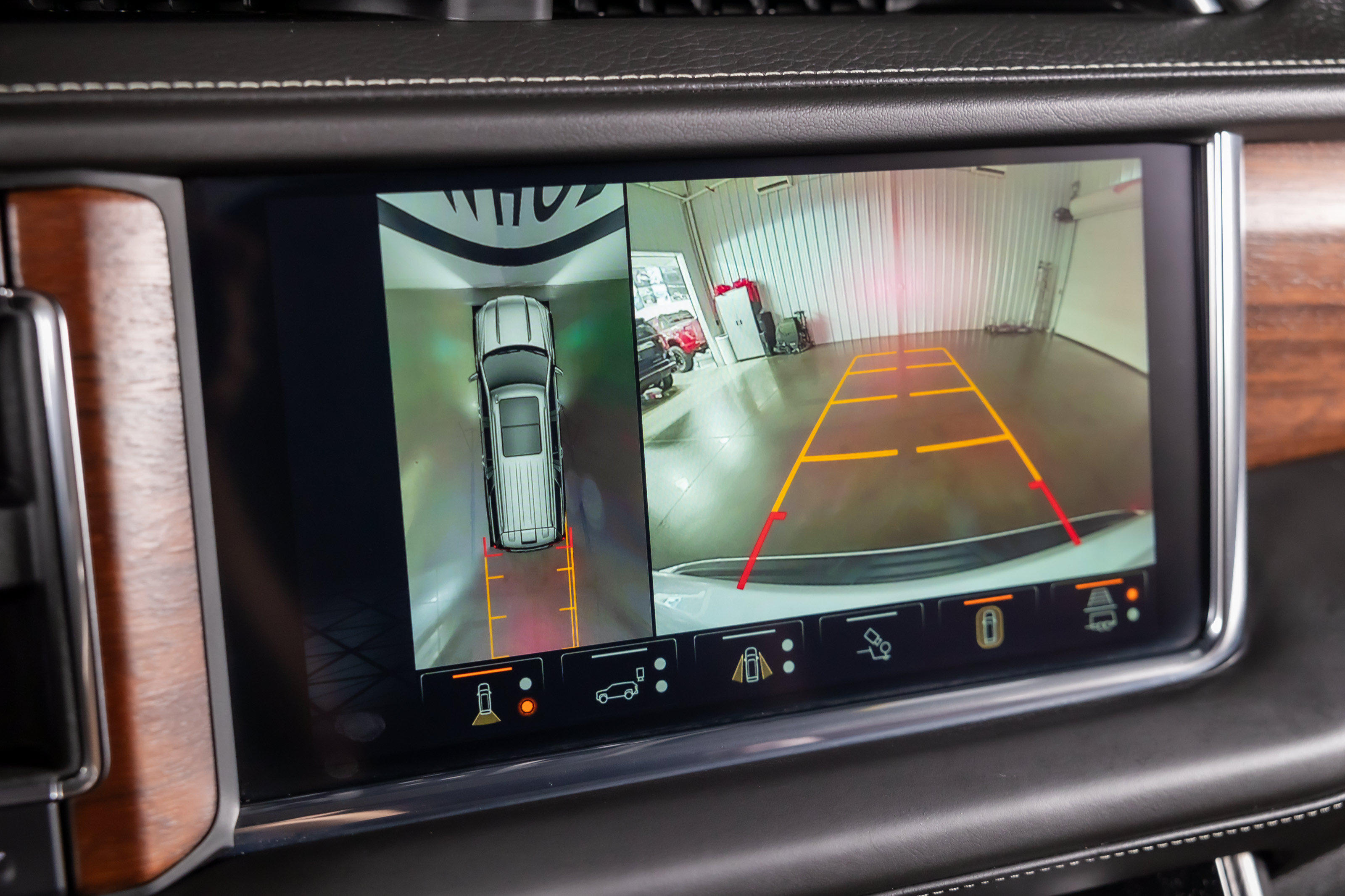 Used 2023 GMC Yukon Denali Ultimate AWD/4WD image 12