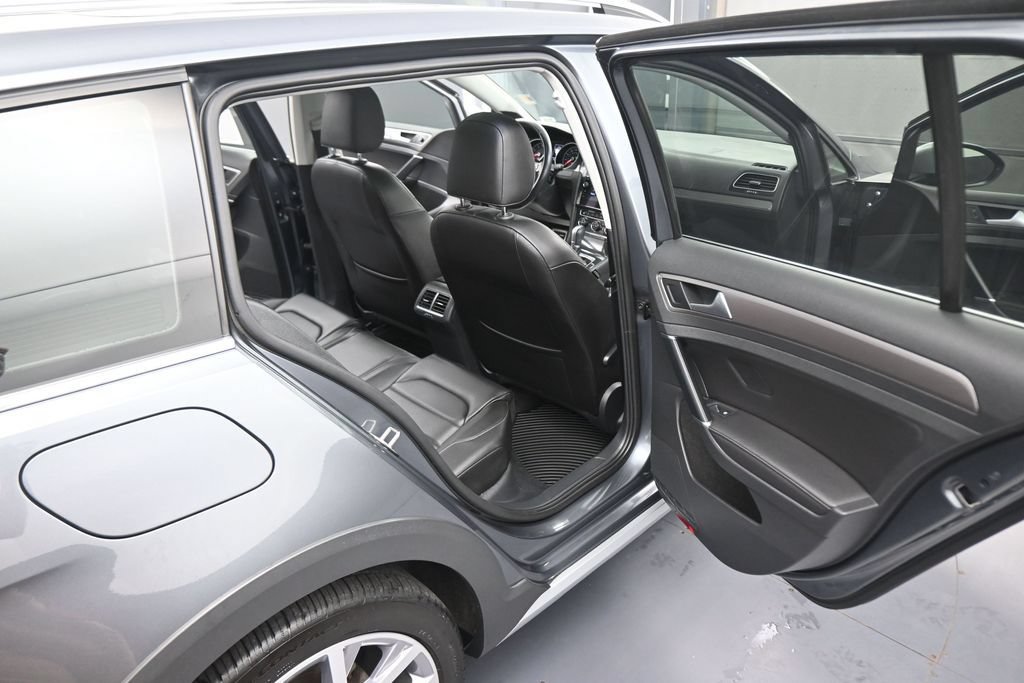 Used 2018 Volkswagen Golf Alltrack SEL AWD/4WD image 44