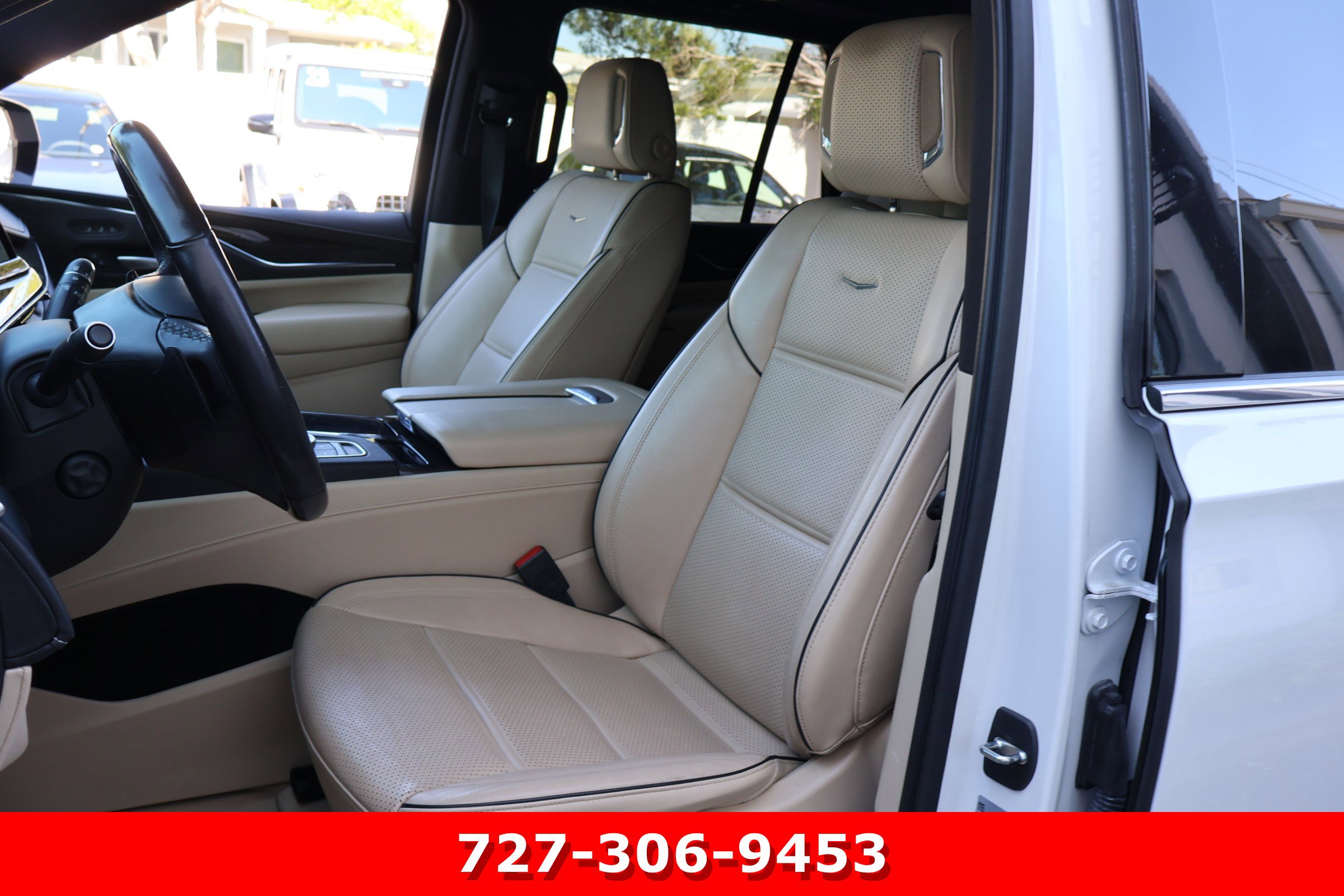 Used 2021 Cadillac Escalade Premium Luxury RWD image 2