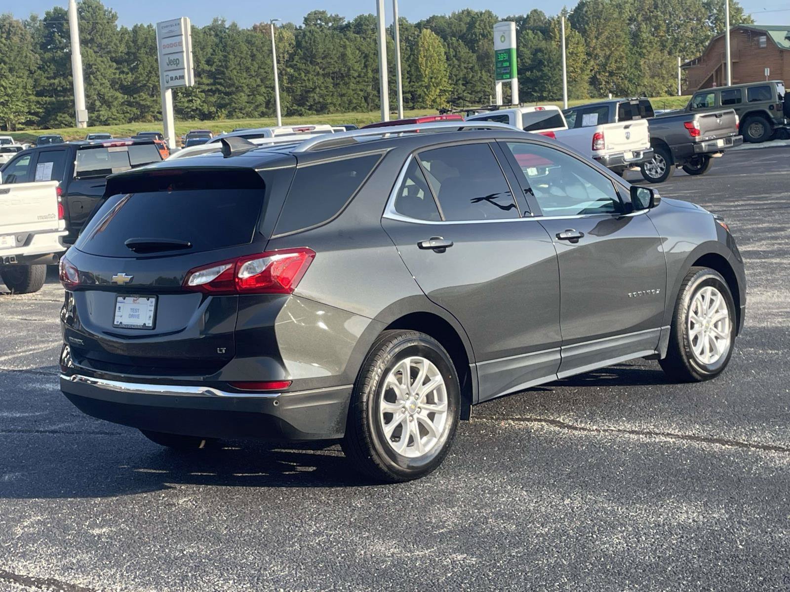 Used 2019 Chevrolet Equinox LT FWD image 3