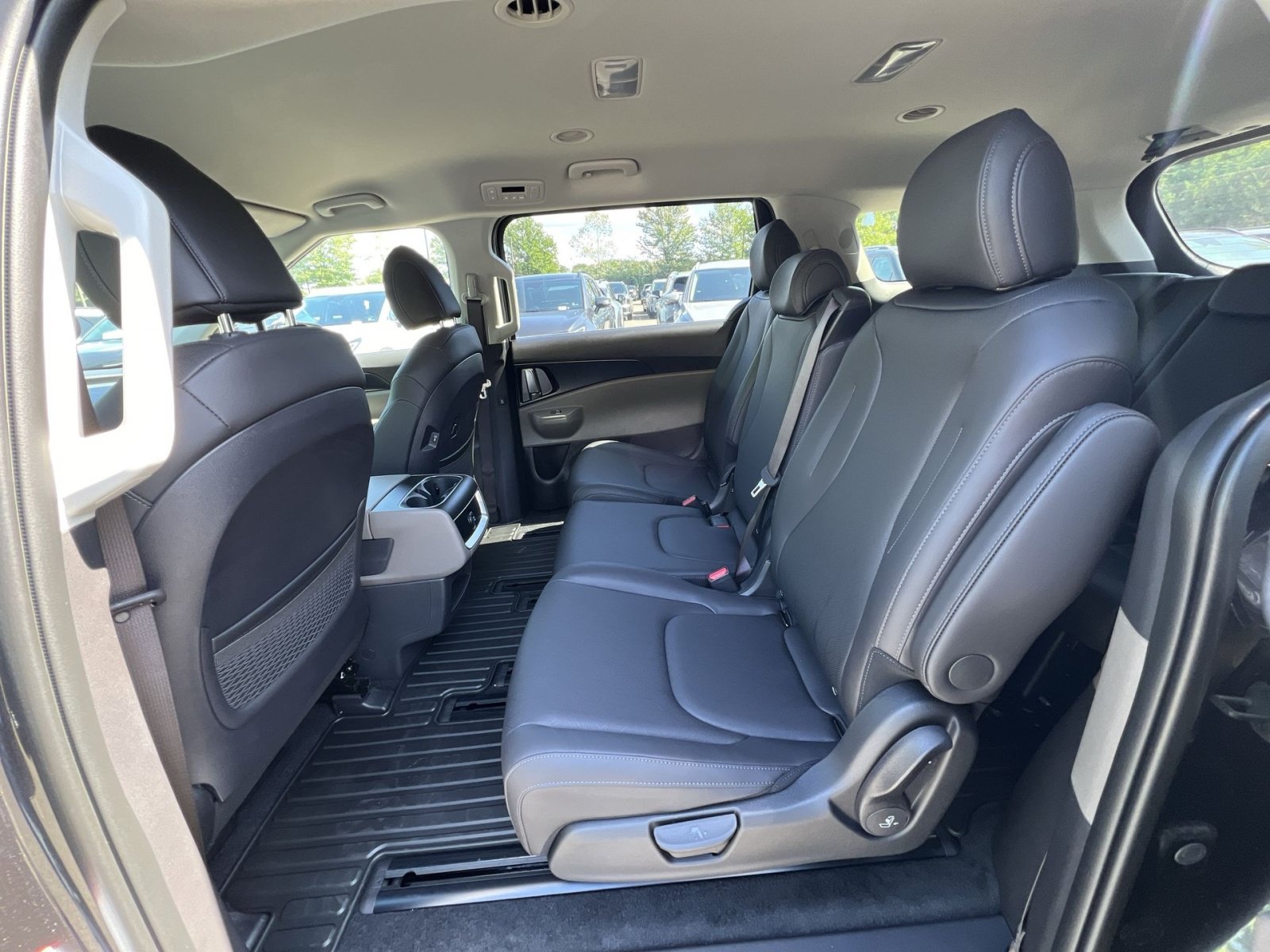 New 2027 Kia Carnival FWD image 31