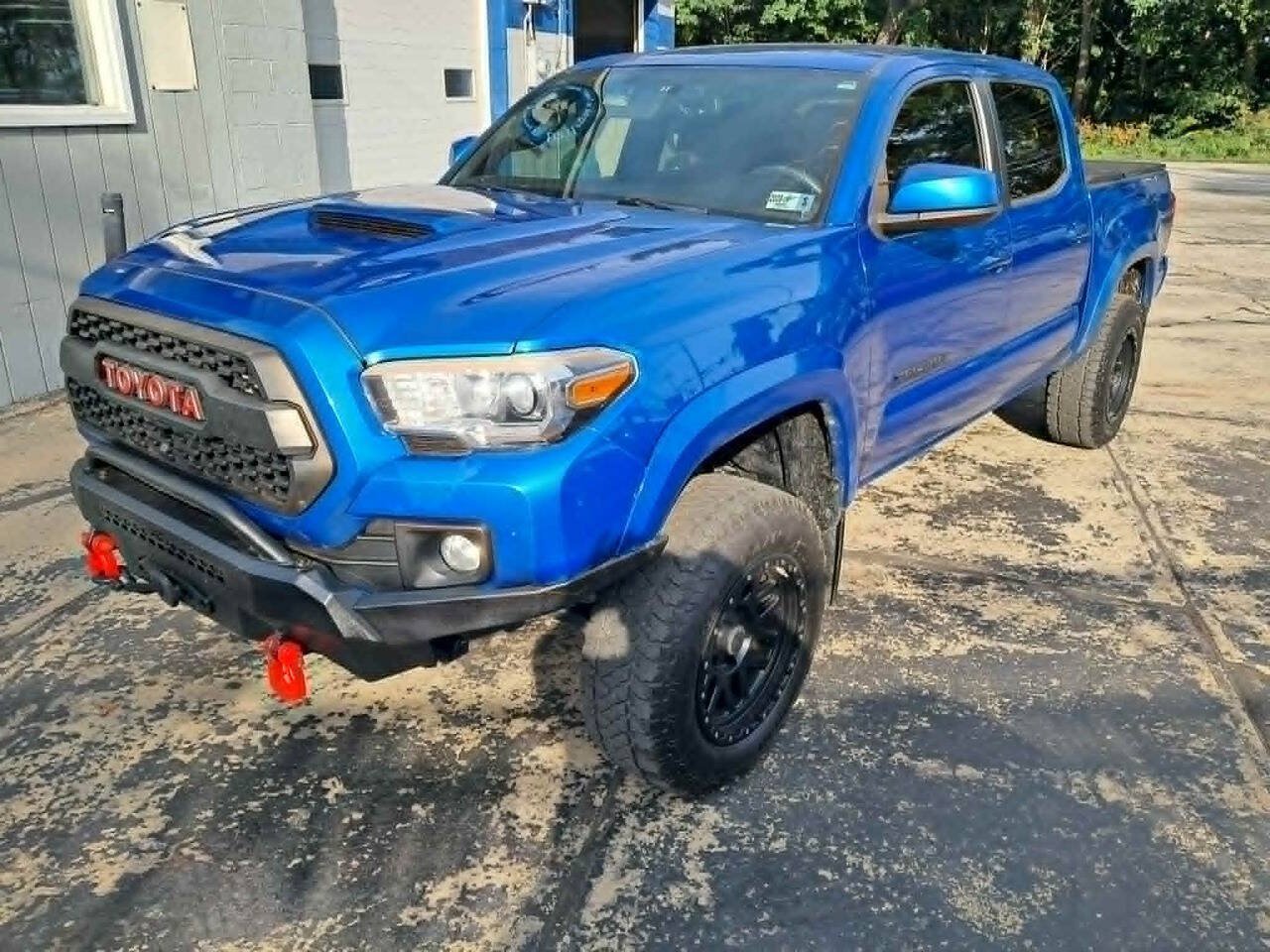 Used 2016 Toyota Tacoma TRD Sport w/ Towing Package AWD/4WD image 1