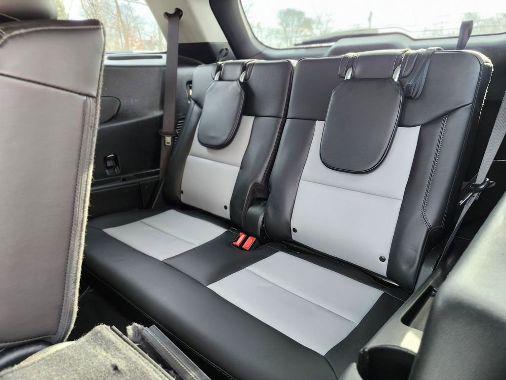 Certified 2022 Ford Explorer XLT w/ Equipment Group 202A image 17