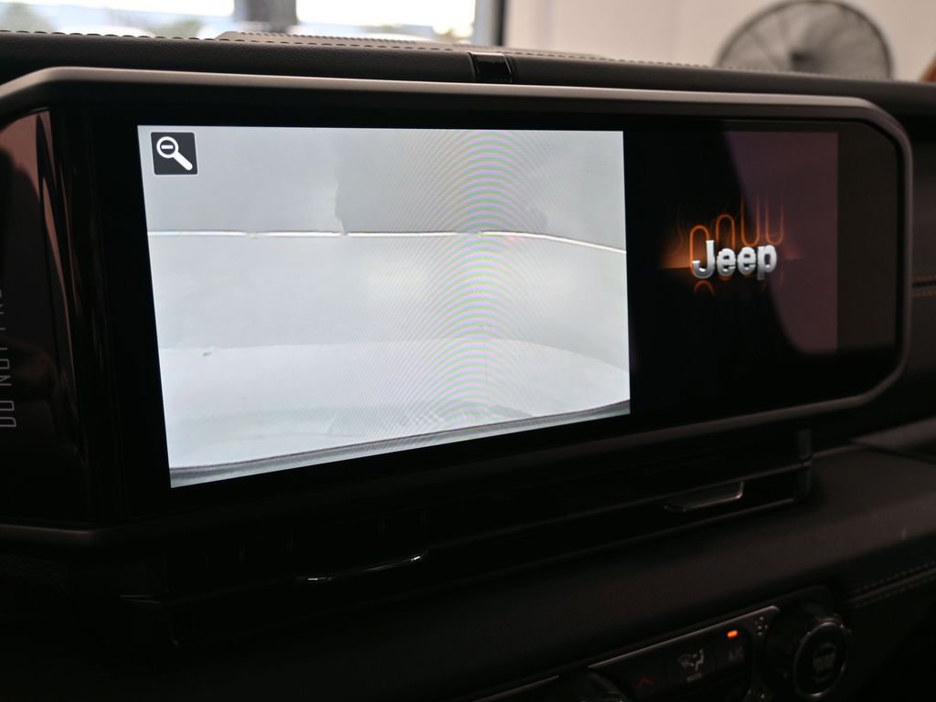 Used 2024 Jeep Gladiator Sport w/ Premium Package image 21
