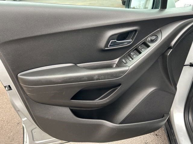 Used 2021 Chevrolet Trax LS w/ Tint and Cruise Package image 11