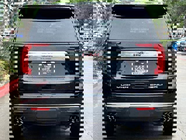 Used 2021 GMC Yukon Denali w/ Denali Premium Package image 4