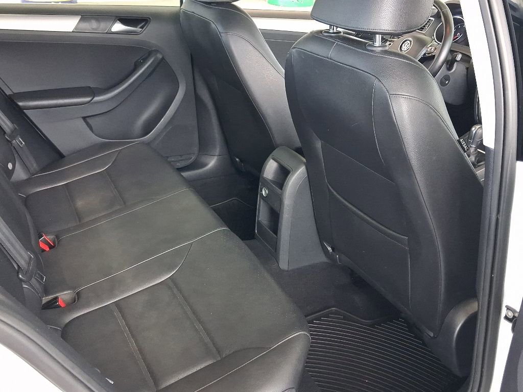Used 2017 Volkswagen Jetta SE FWD image 17