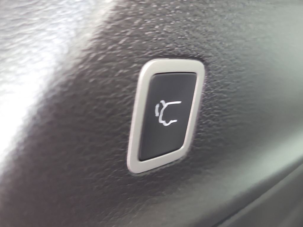 New 2026 Chrysler Voyager LX image 9