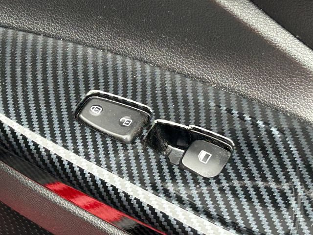 Used 2020 Hyundai Veloster Turbo FWD image 34
