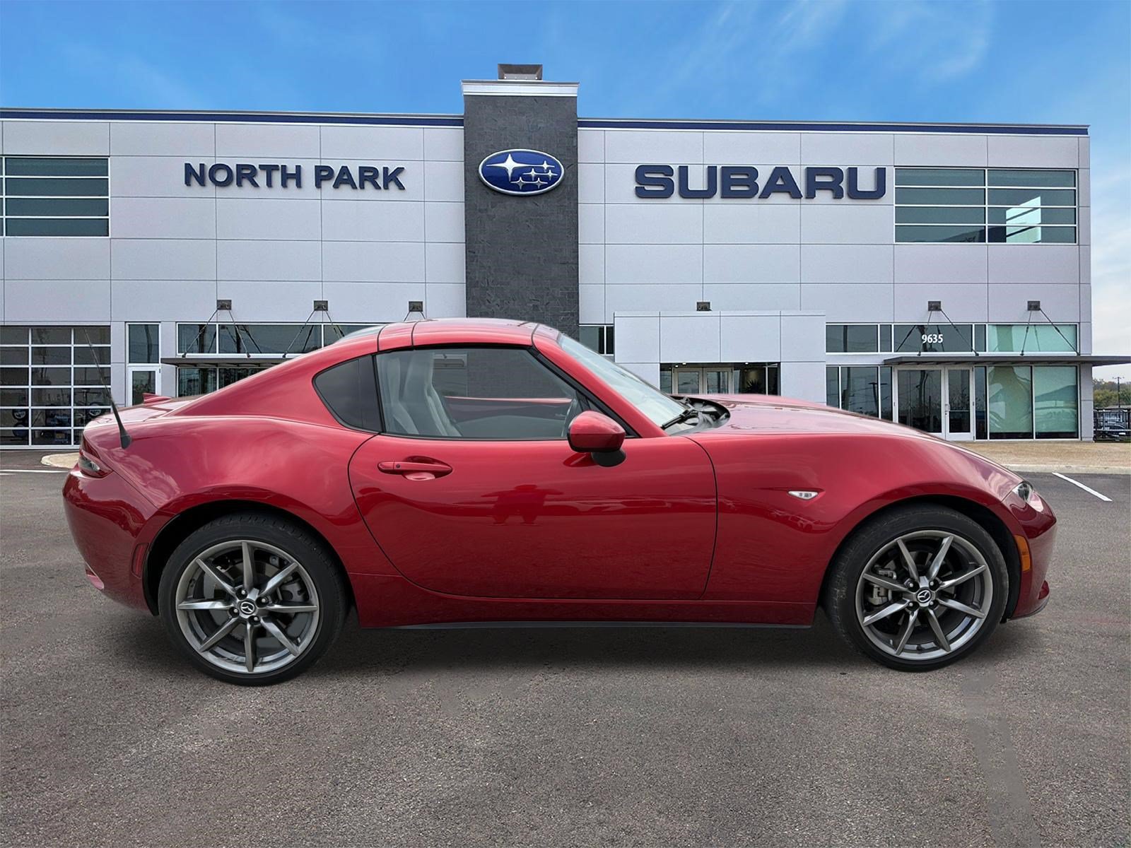 Used 2021 MAZDA MX-5 Miata RF Grand Touring RWD image 2