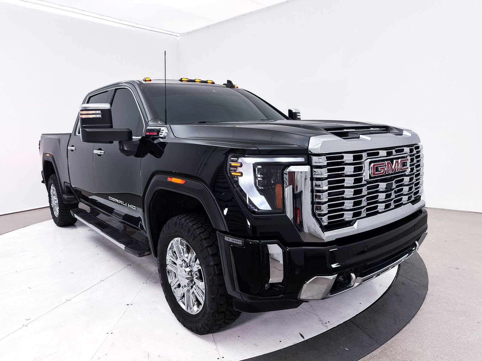 Used 2025 GMC Sierra 3500 Denali w/ Denali Reserve Package AWD/4WD image 14