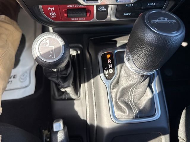 Used 2025 Jeep Gladiator Mojave w/ Convenience Group AWD/4WD image 49
