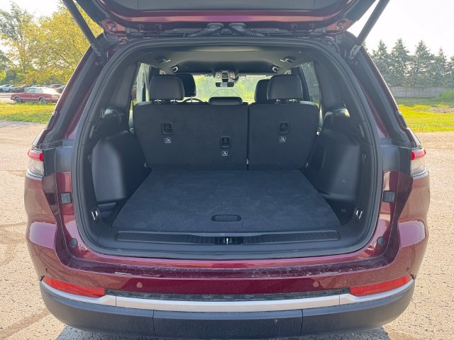 Used 2026 Jeep Grand Cherokee Limited AWD/4WD image 17