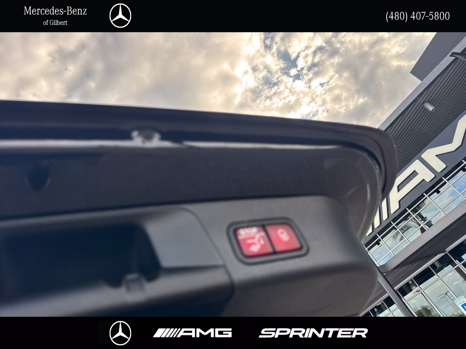 Used 2023 Mercedes-Benz GLB 250 w/ Premium Package image 8