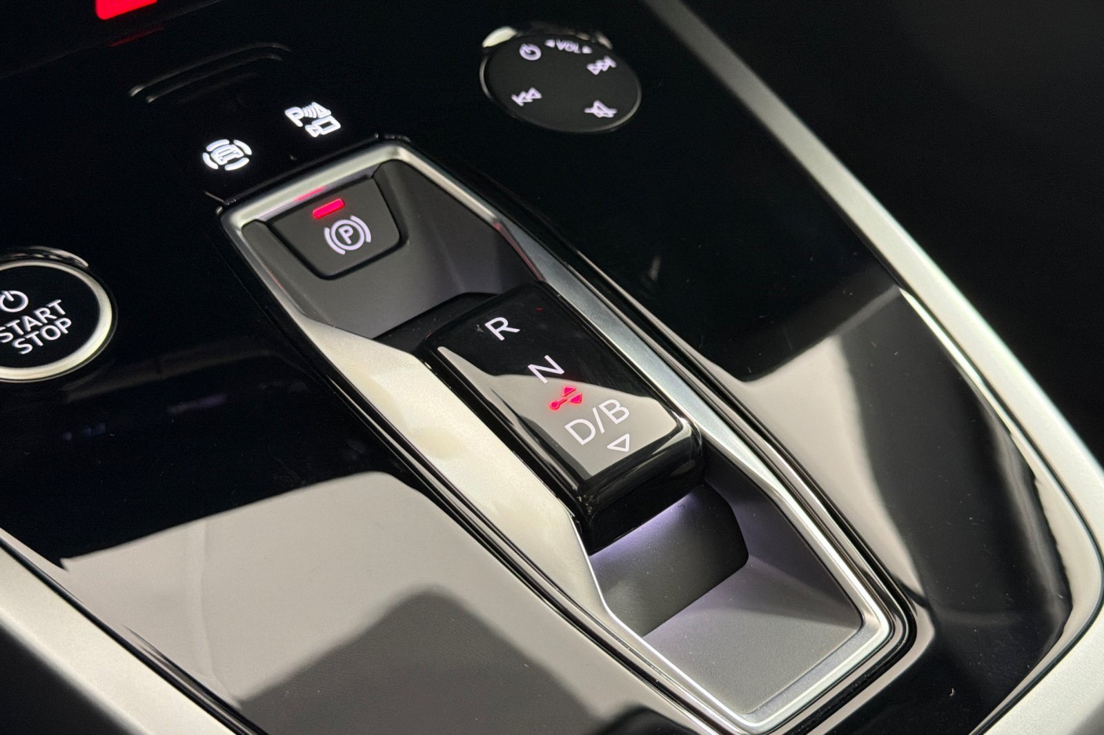 New 2026 Audi Q4 e-tron Premium AWD/4WD image 21