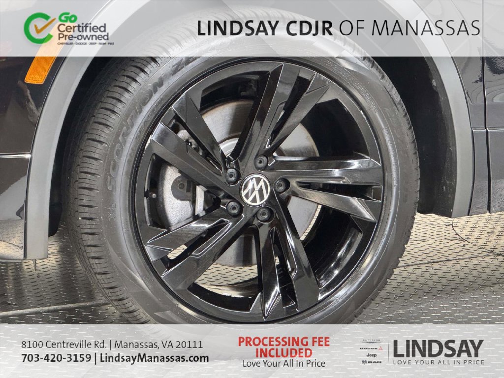 Used 2024 Volkswagen Tiguan SE R-Line AWD/4WD image 10