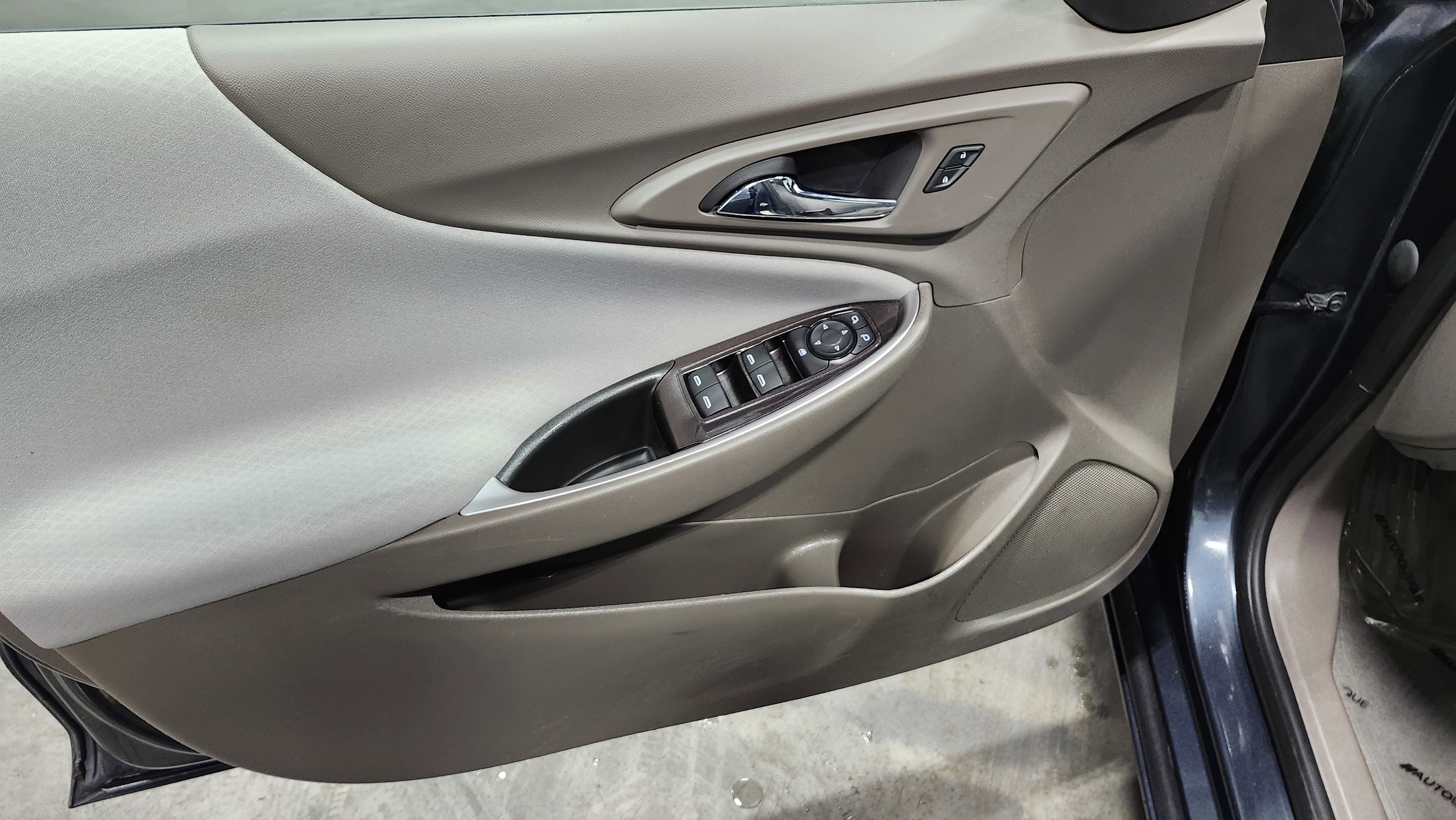 Used 2021 Chevrolet Malibu LS image 23