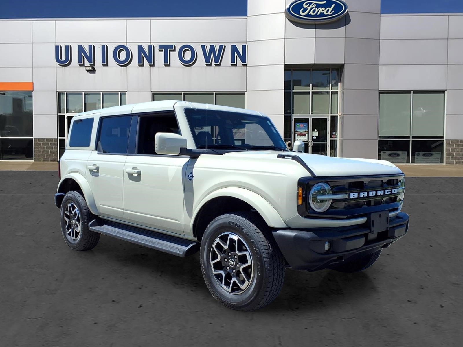 Certified 2025 Ford Bronco Outer Banks AWD/4WD image 1