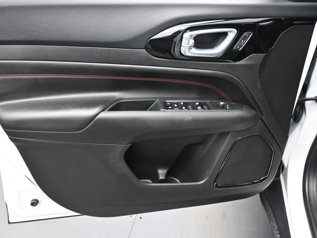 Used 2023 Jeep Compass Trailhawk w/ Trailhawk Elite Group image 9