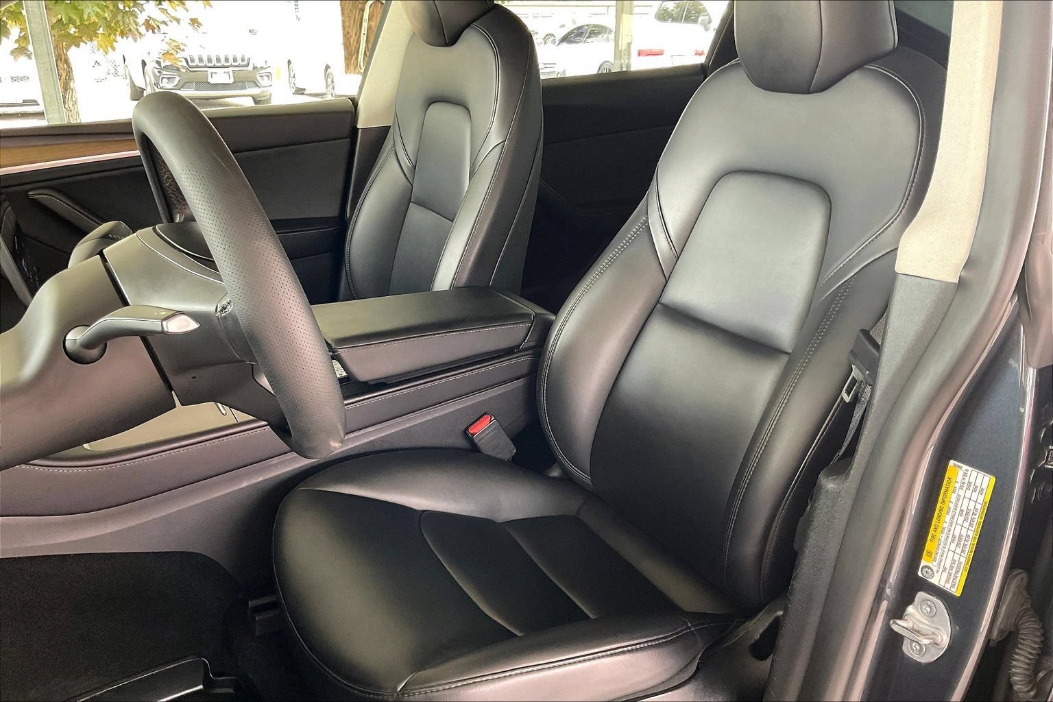 Used 2024 Tesla Model Y Long Range AWD/4WD image 18