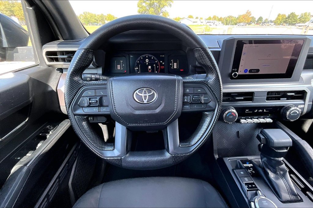 Used 2025 Toyota Tacoma SR5 AWD/4WD image 5