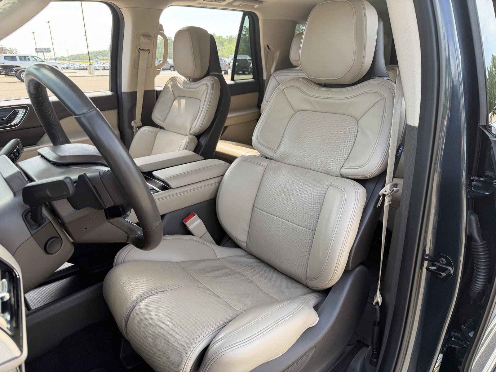Used 2024 Lincoln Navigator L Reserve AWD/4WD image 16