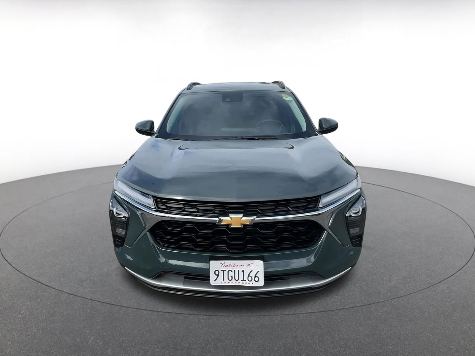 Used 2025 Chevrolet Trax LT w/ LT Convenience Package image 4