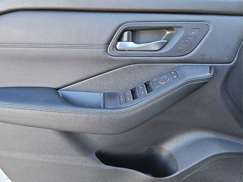 Used 2024 Nissan Rogue SL w/ SL Premium Package image 21