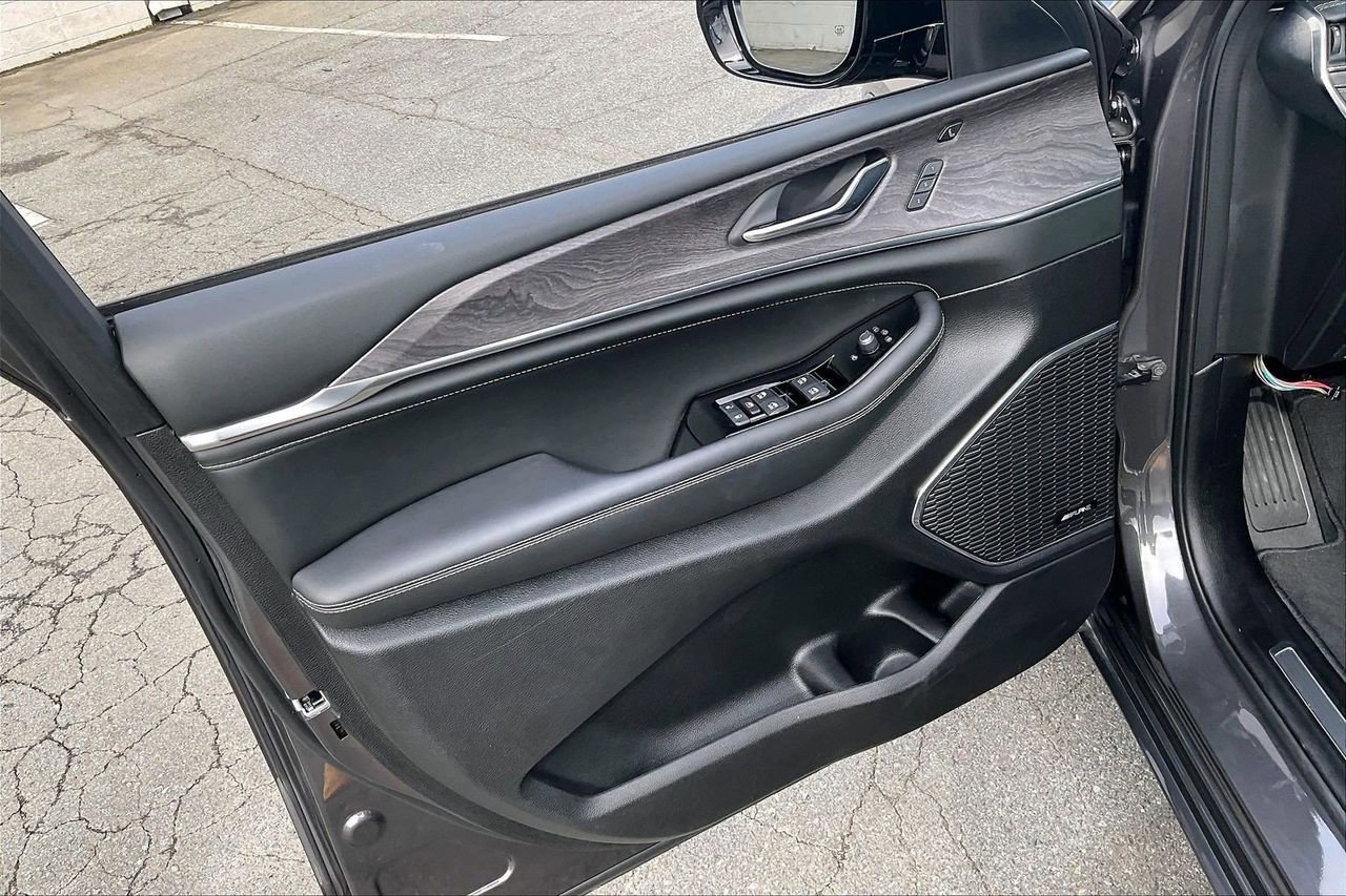 Certified 2024 Jeep Grand Cherokee L Overland w/ Luxury Tech Group IV image 29