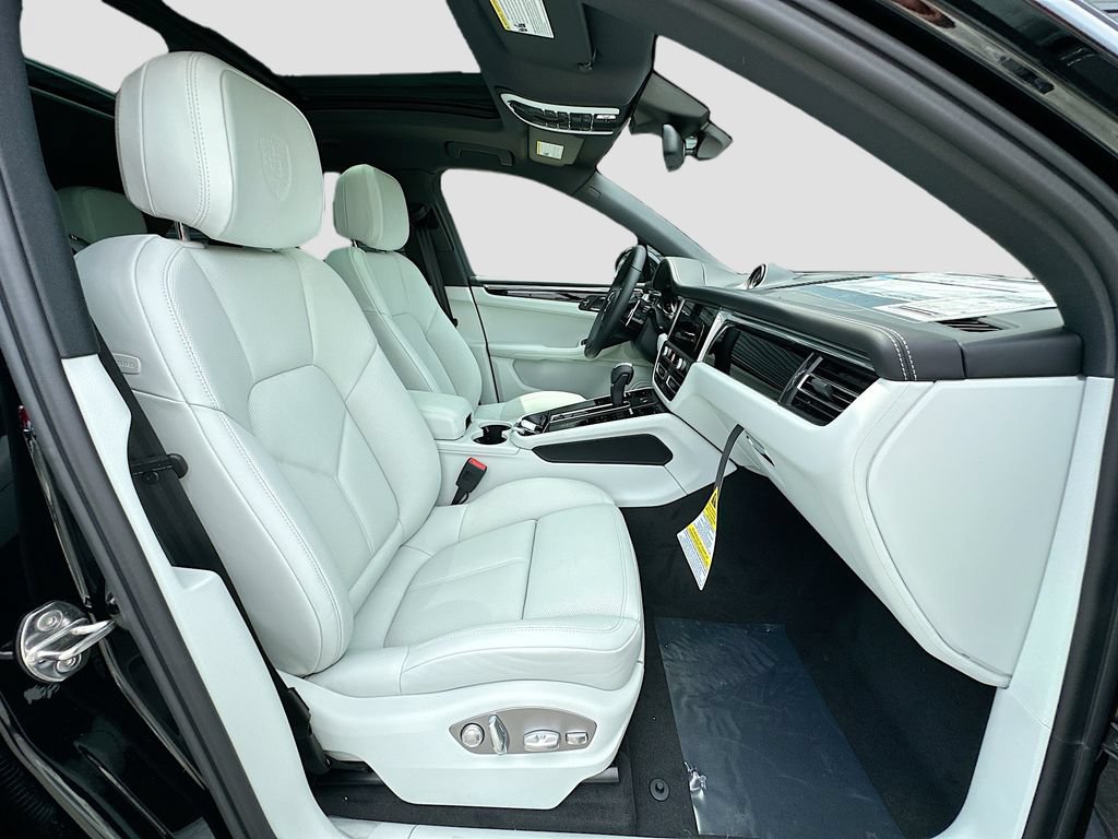 New 2026 Porsche Macan AWD/4WD image 30