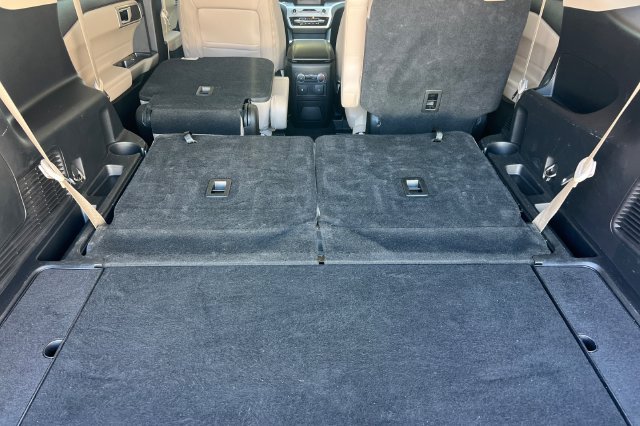 Used 2022 Ford Explorer XLT w/ Equipment Group 202A AWD/4WD image 18