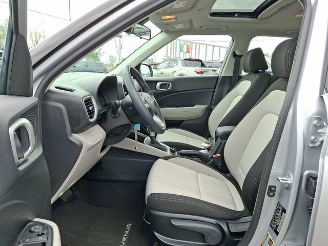 Used 2023 Hyundai Venue SEL image 13