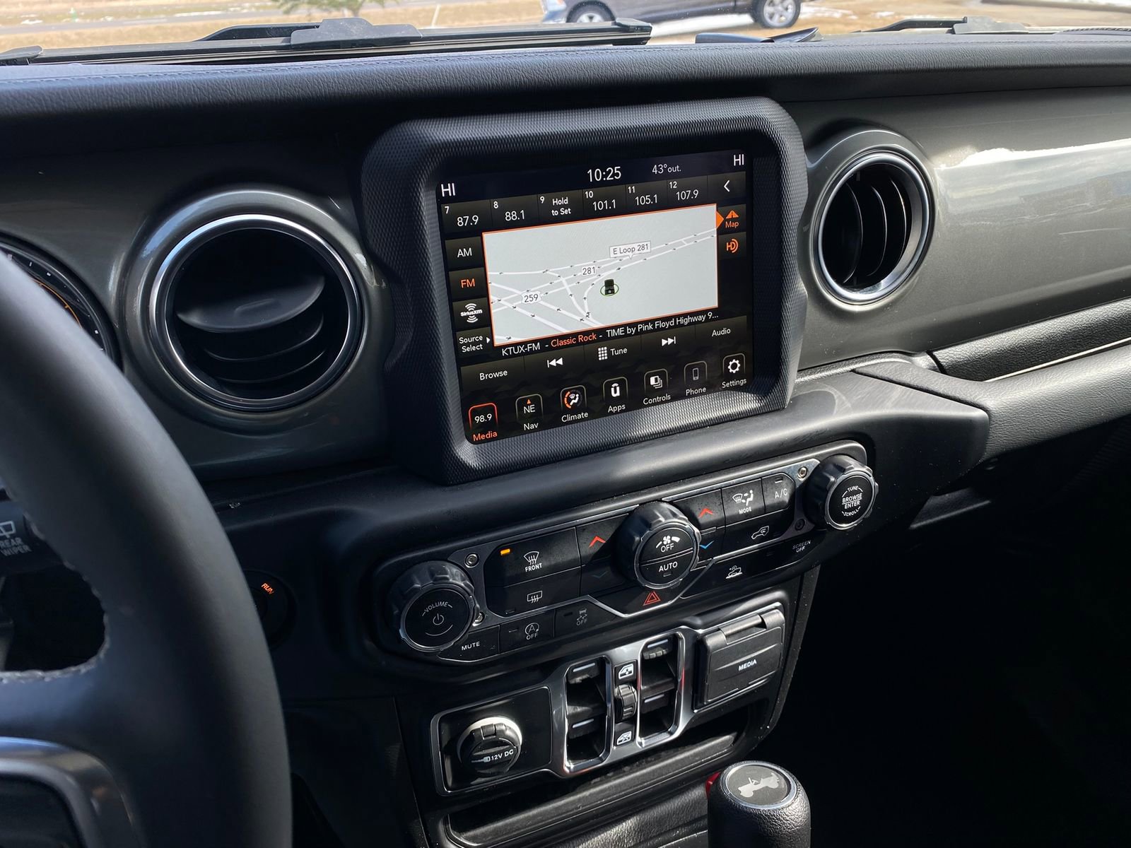 Used 2023 Jeep Wrangler Unlimited Sahara image 14