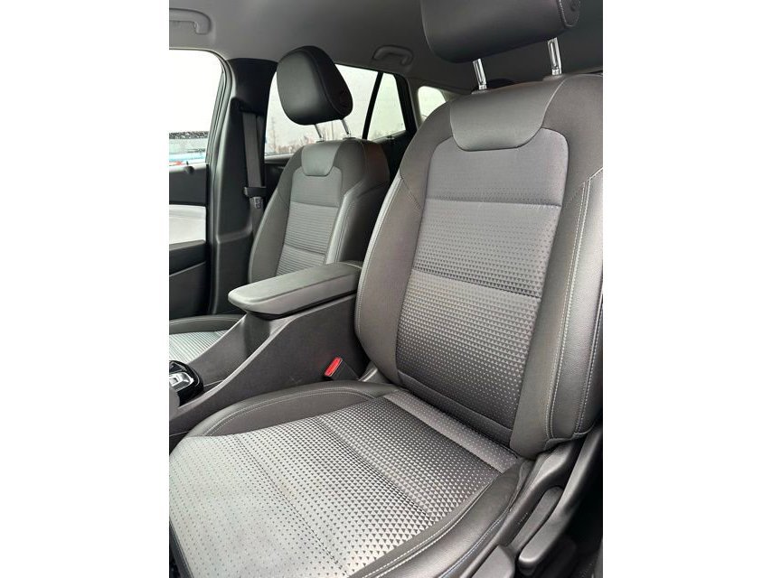 Used 2025 Chevrolet Trax LT FWD image 22