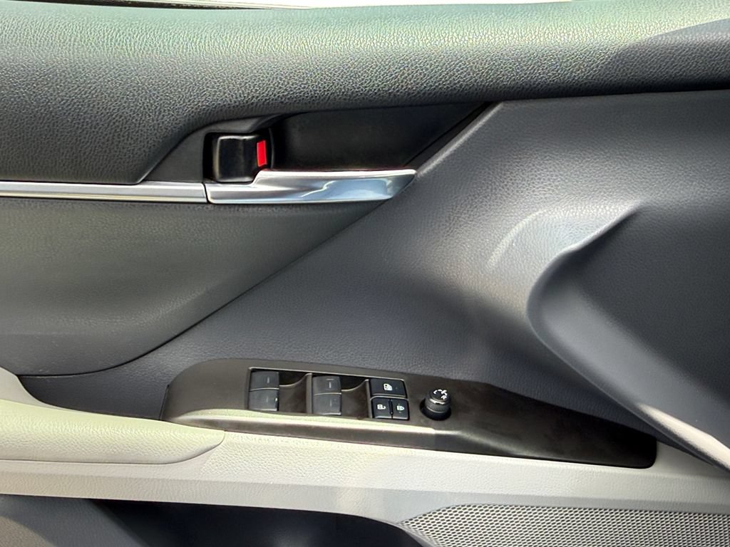 Used 2022 Toyota Camry LE FWD image 11
