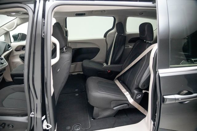 Used 2023 Chrysler Voyager LX image 24