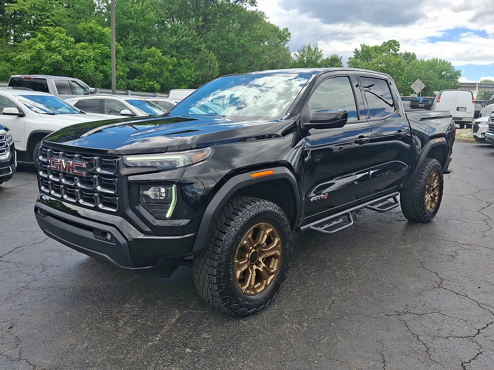 Used 2023 GMC Canyon AT4 w/ AT4 Premium Package AWD/4WD image 3