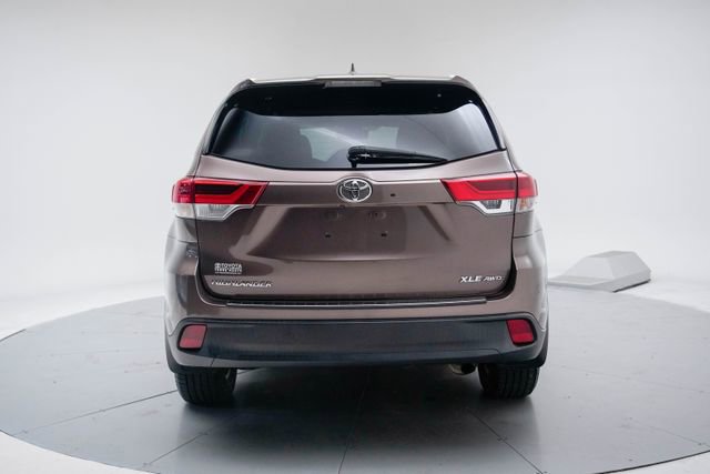 Used 2018 Toyota Highlander XLE w/ Protection Package #3 AWD/4WD image 14