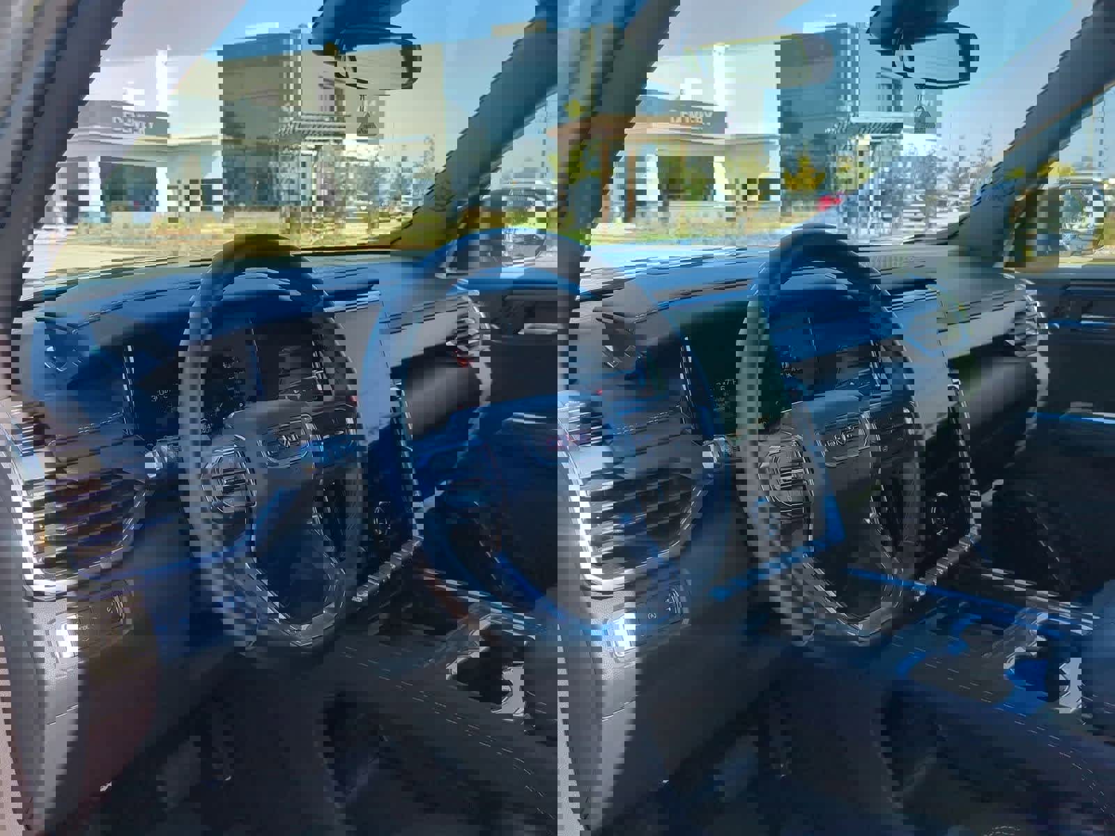 Used 2025 GMC Acadia Elevation image 2