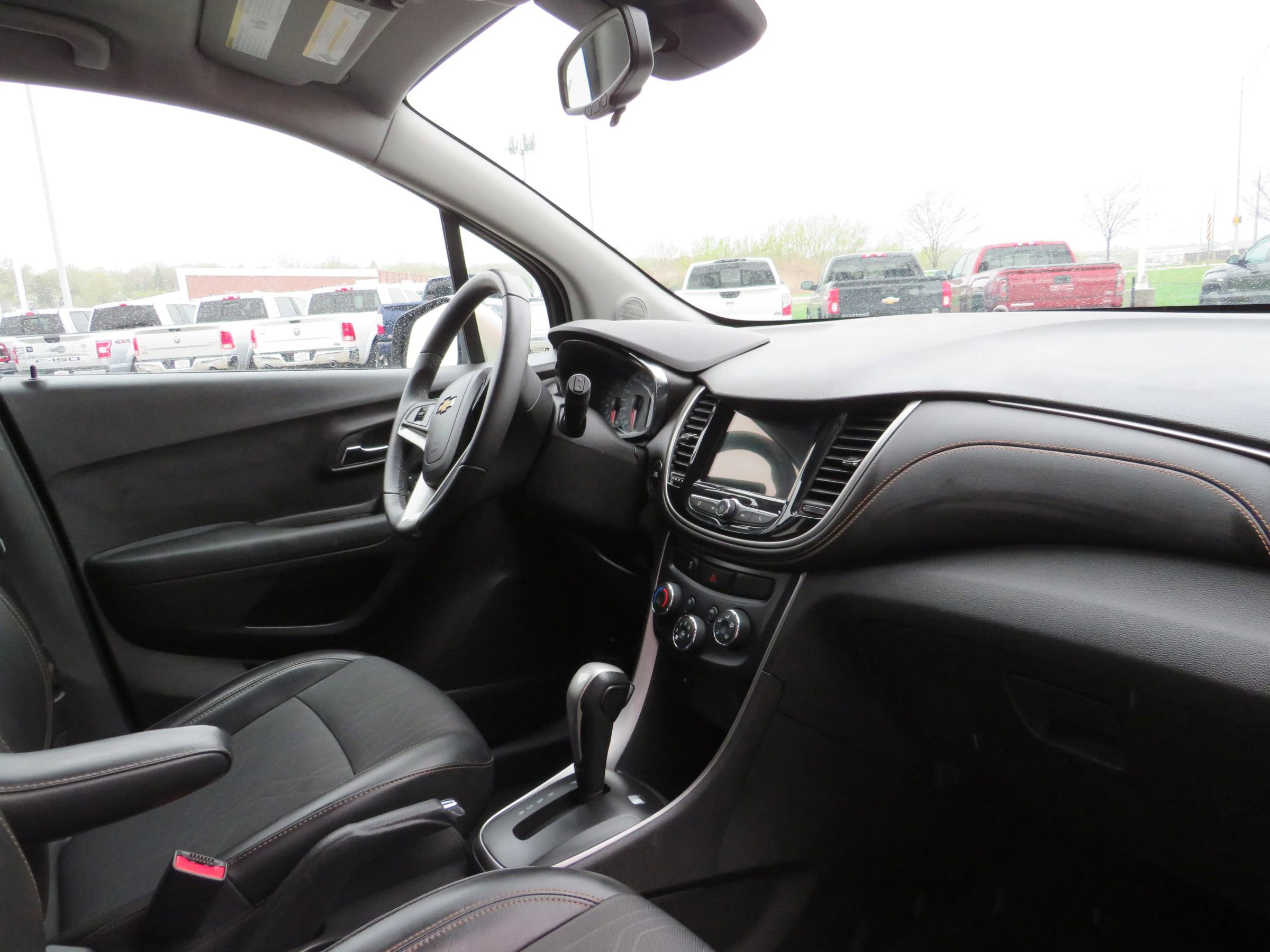 Used 2018 Chevrolet Trax LT w/ LT Convenience Package image 12