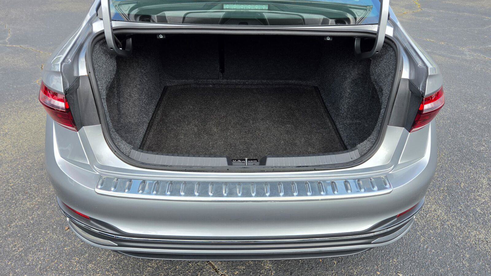 Certified 2023 Volkswagen Jetta SEL FWD image 61